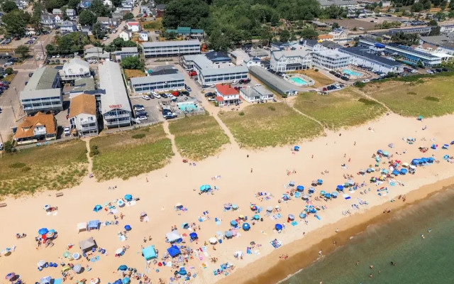 Waves Oceanfront Resort