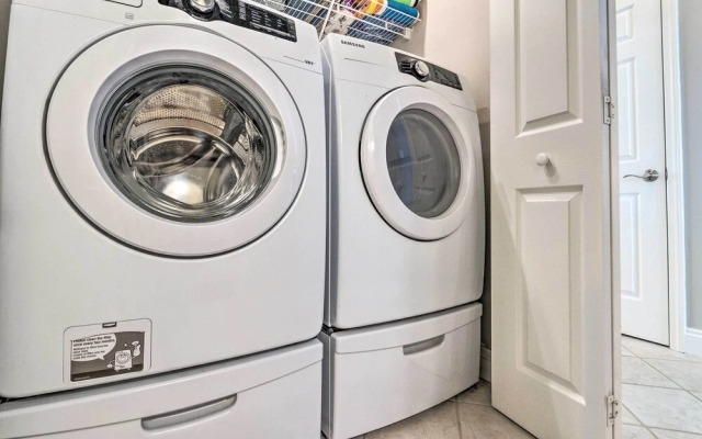 The 'summer Breeze' Retreat - Near Navarre Beach!