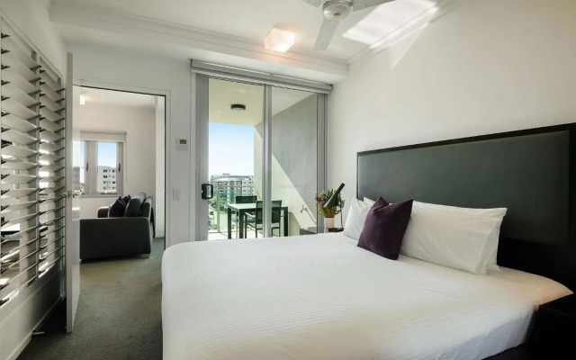 H on Mitchell Apartment Hotel