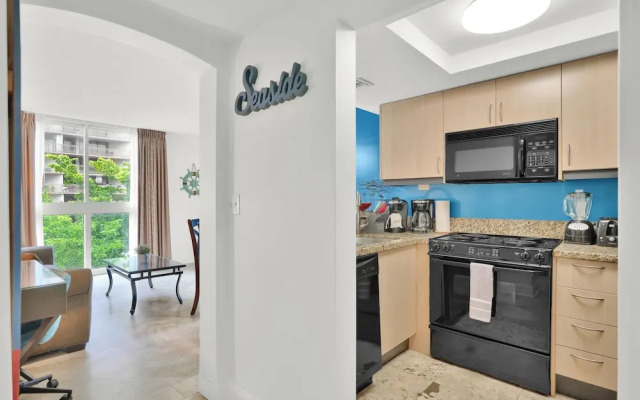 Relaxing Condo with Free Parking