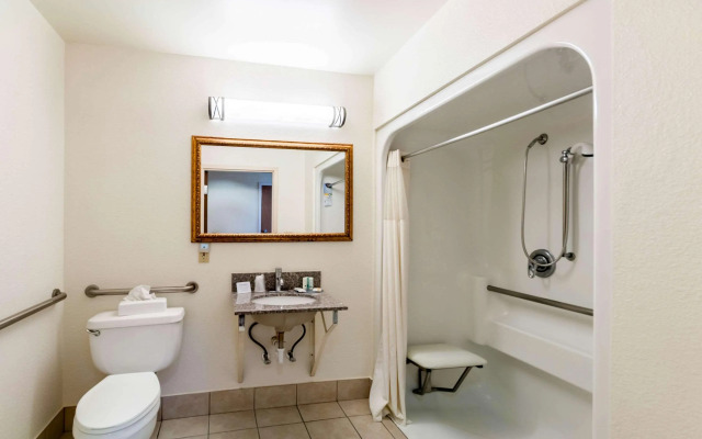 Red Roof Inn & Suites Chestertown