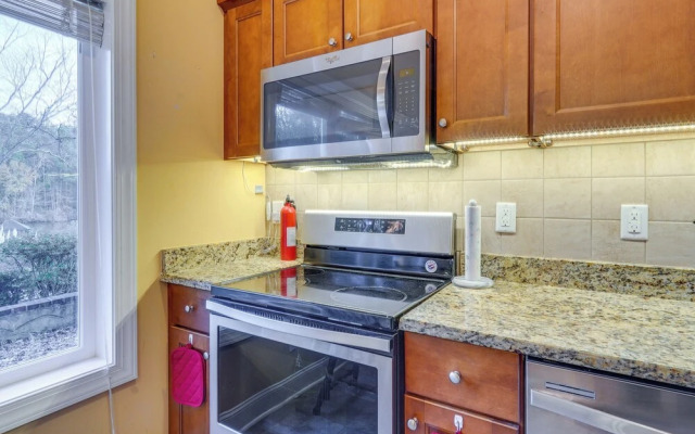 Scenic Studio w/ Dock Access in Fayetteville!