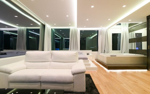 Majestic Homm Penthouse in the Heart of Plaka