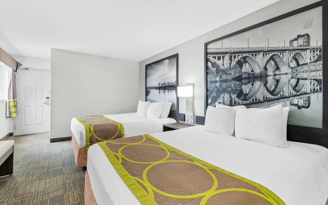 Super 8 by Wyndham Saskatoon Near Saskatoon Airport