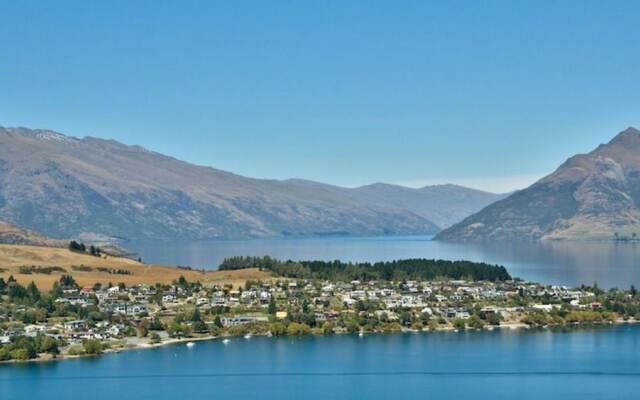 Mountain & Lake Views