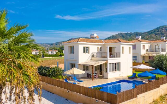 Villa Seashore One Large Private Pool Walk to Beach Sea Views A C Wifi - 3150