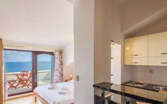 Sea Front - With Pool - H