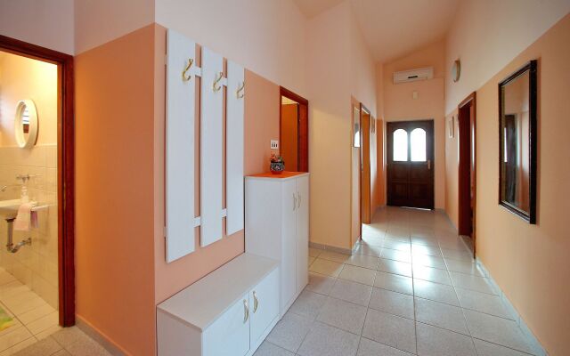 Apartment Julijana - economy apartment A1 Bibinje, Zadar riviera