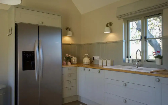 Classic Cotswolds Getaway in Radcot
