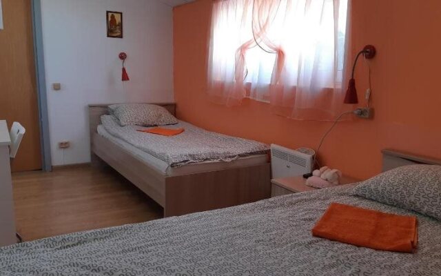 Yarvi Hostel