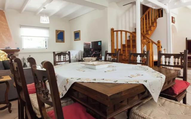 Deluxe 3 Bd House near Lagonisi w Garden
