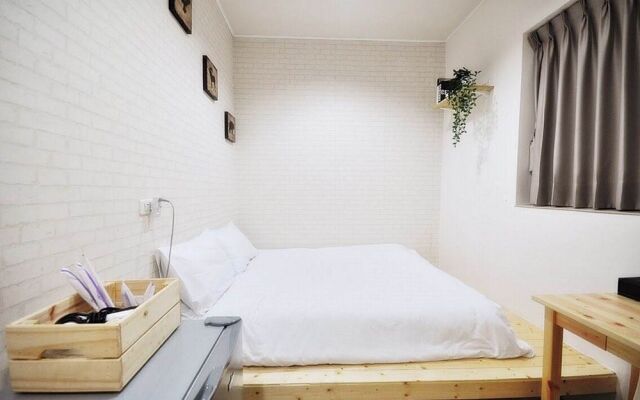 Travelers Little House 2