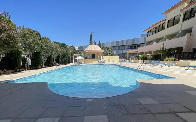 2 Bed Townhouse Sleeps 4 - Pool - Patio & Balcony
