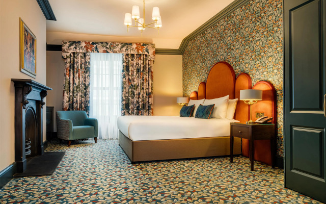 The Trinity City Hotel