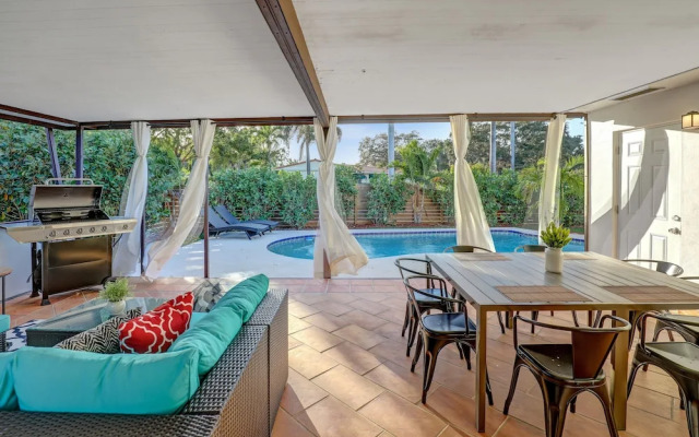 Renovated 5½ Bedroom Home/Heated Pool