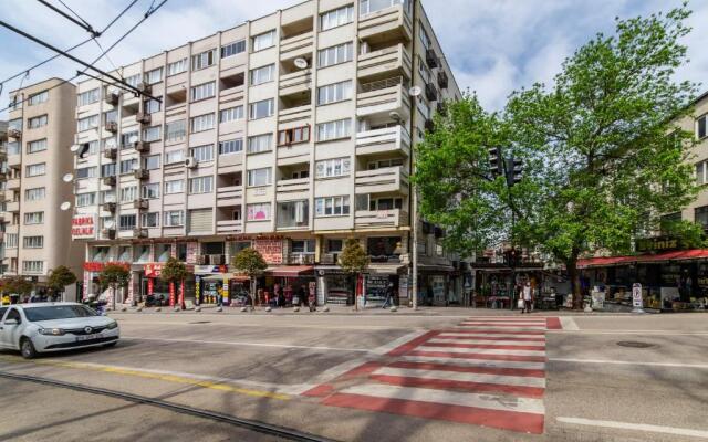 Altiparmak central 2 bdrm apartment