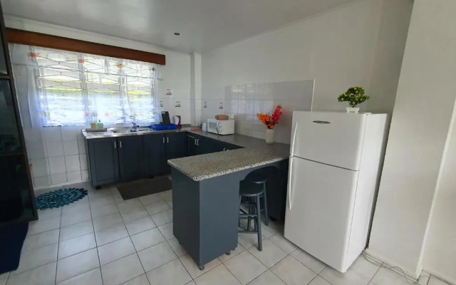 Cosy 2 bedroom unit with pool,Wifi parking