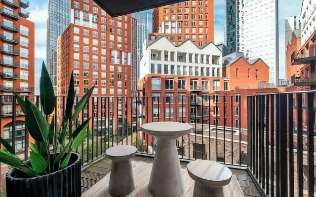 Luxury apartment in central London with private balcony