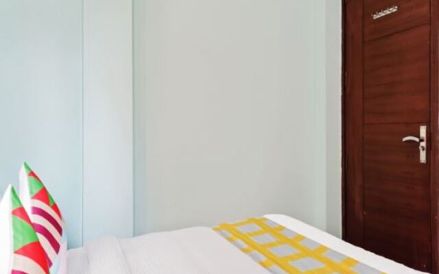 OYO Home 35789 Cozy Stay BLK Hospital