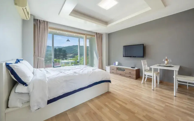 Gapyeong Yeonkkocchosu Pet Pension