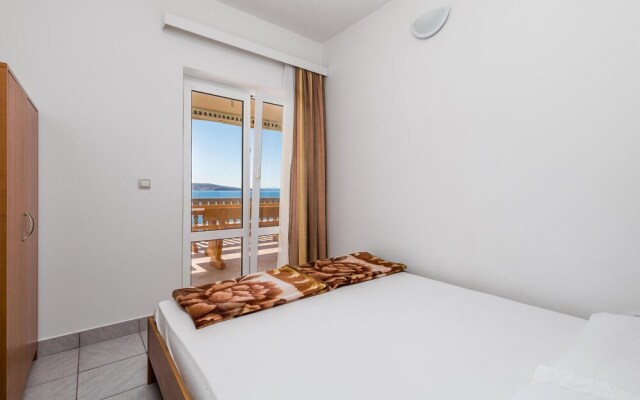 Beautiful Apartment in Prizna With Wifi and 3 Bedrooms