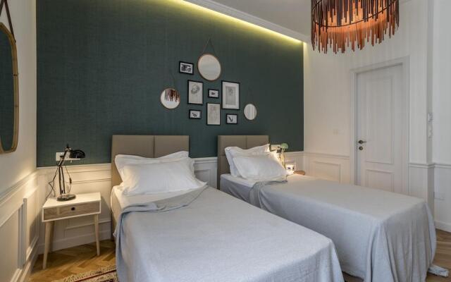 Evala luxury rooms with pool and garden
