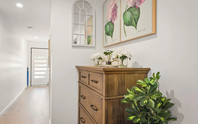 Gorgeous 4 Bedroom House - Blackmans Bay