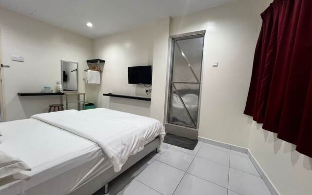 OYO 90994 Hotel Golden Mouse