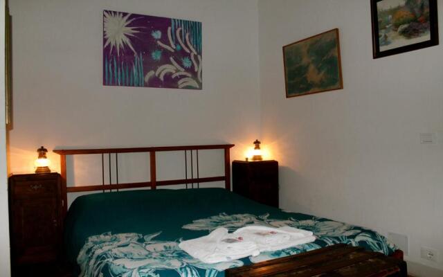 Guesthouse Runcini dormire in un borgo medievale