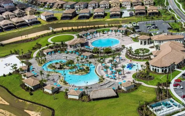 1556 PD - Poolside Bliss: Enchanted 4BR Townhome