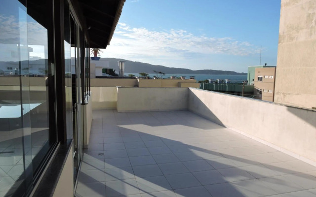 Apto 2 quartos no centro de Bombinhas, 130 metros praia