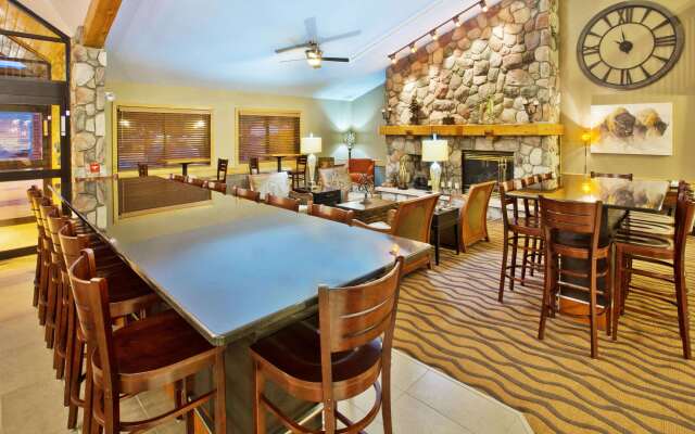 AmericInn by Wyndham Grand Forks