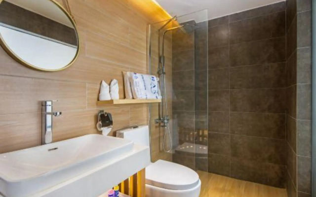 Shenzhen North Railway Station RANZ Hotel