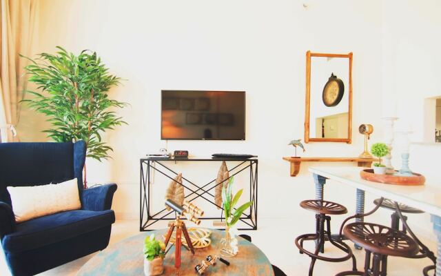 Lux BnB I X1 Tower I Golf Course & Sea Views