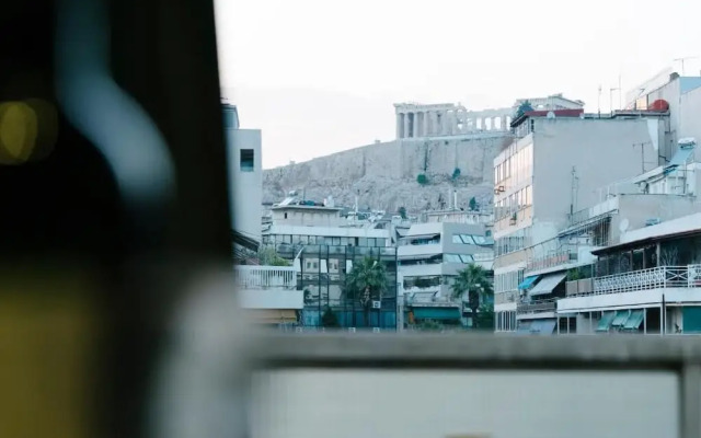 Bright apt. with view to Acropolis