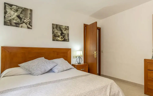Spacious Villa With Garden