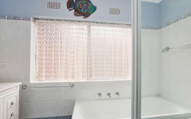 9 'Adriana' 83 Ronald Avenue - Fabulous Views And Aircon