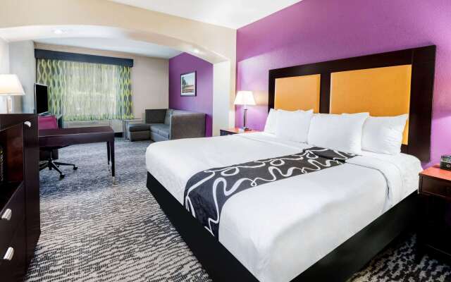 La Quinta Inn & Suites by Wyndham DFW Airport West - Bedford