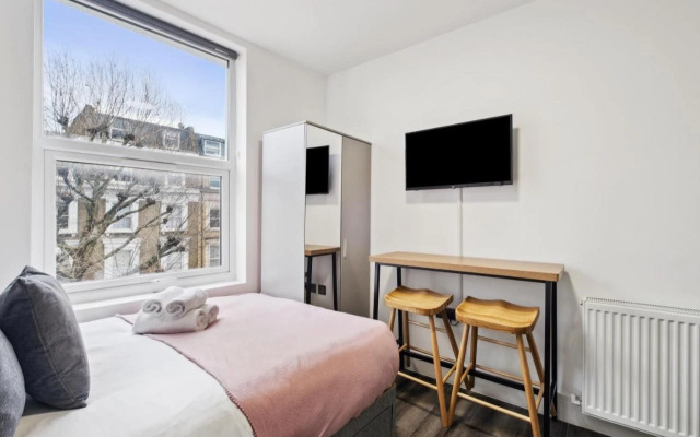 STH Sutherland Avenue Apartment