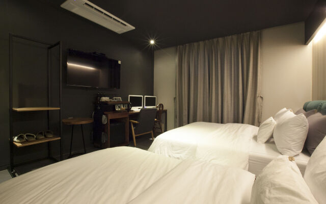Brown Dot Hotel