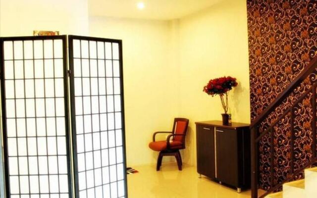 Be Rich Hotel By Zuzu