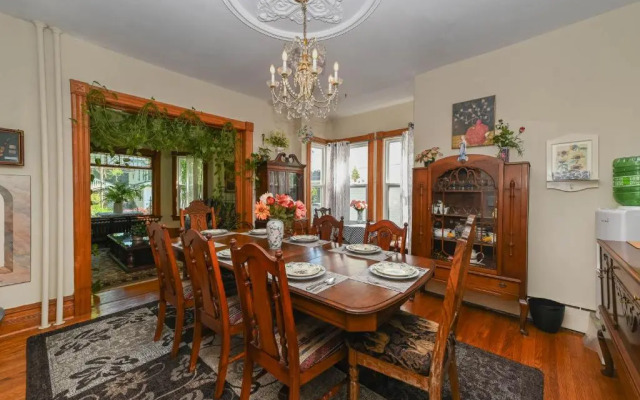 Niagara Inn Bed & Breakfast