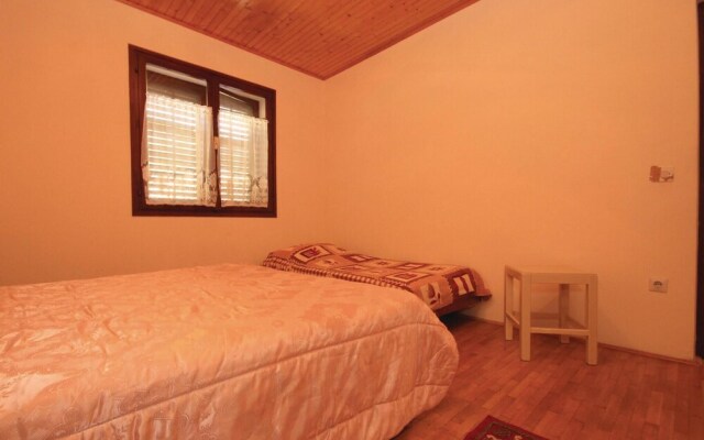Amazing Home in Prizba With Wifi and 7 Bedrooms