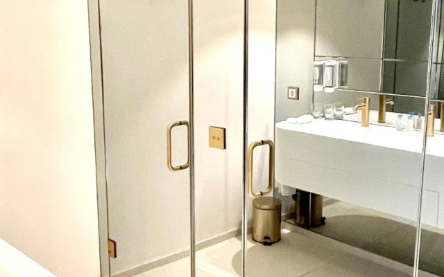 MONDRIAN Luxury Suites & Apartments Market Square IV