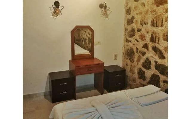 Orman Kampı Taş Evleri