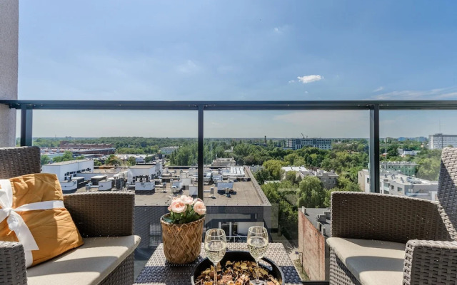 Lumina apartment on Drewnowska