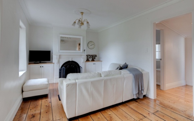 Magnetic Cottage circa: 1850's – Guest Rooms – Port Fairy