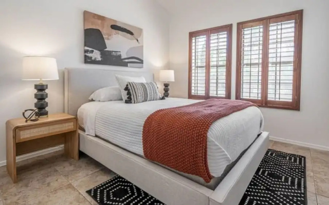 Luxury Scottsdale Home W/pool and Hot Tub!