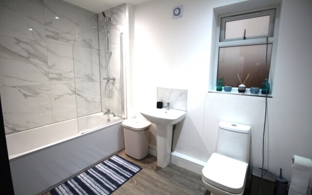 2 Bed Bungalow - Large Enclosed Garden - New Build