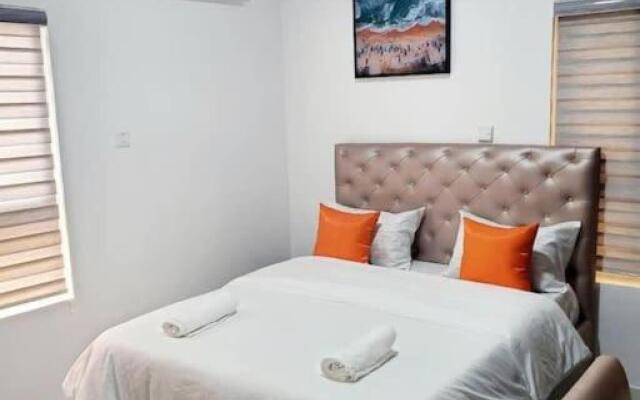 Lovely 2-bedroom condo with free parking and WiFi.